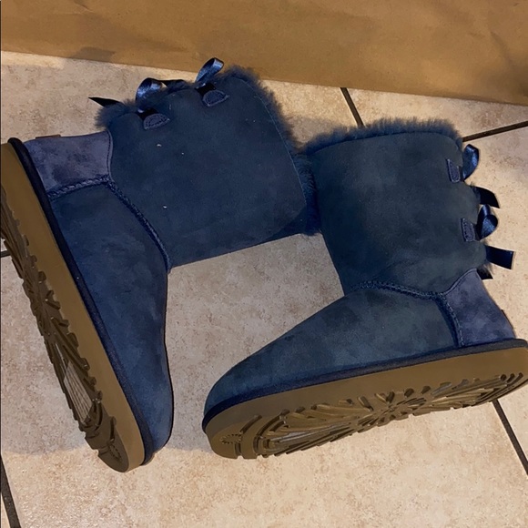 Women’s UGG BAILEY BOW II NAVY BLUE #8 DAMAGED - Picture 4 of 9